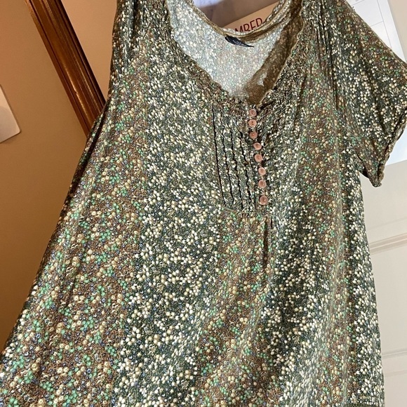 Faded glory sz-12/14, pheasant top- subtle colors, faux buttons, pleated bodice - Picture 9 of 16